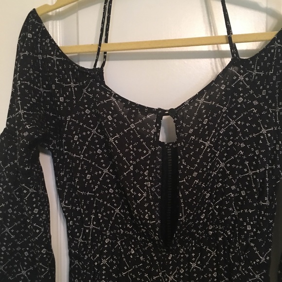 Shoulder Cut-Out Aztec Pattern Romper - Picture 6 of 7